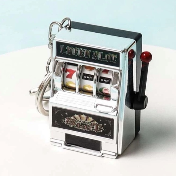 Las Vegas Mini Game Charm Keychain 🎰 It spins! - Picture 4 of 5